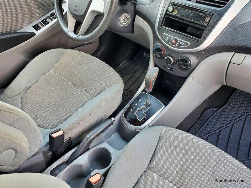 2013 Hyundai Accent GLSImage 21
