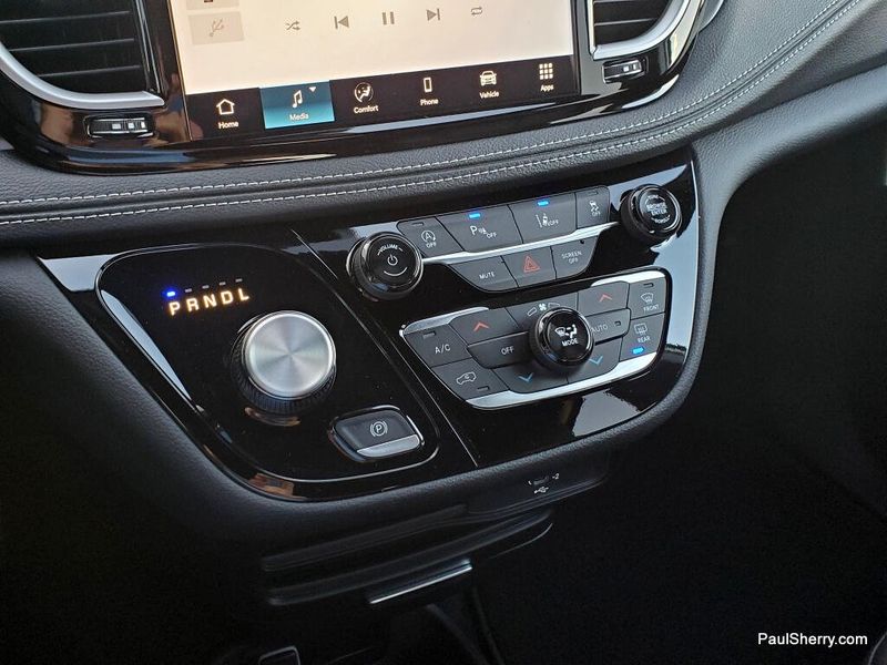 New 2026 Chrysler Pacifica Select