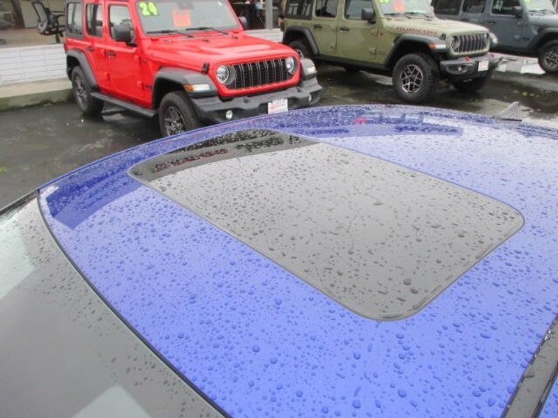 Used 2025 Hyundai Elantra SEL ConvenienceImage 12