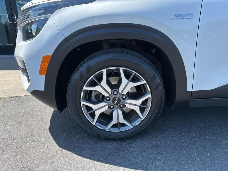 2022 Kia Seltos EXImage 11