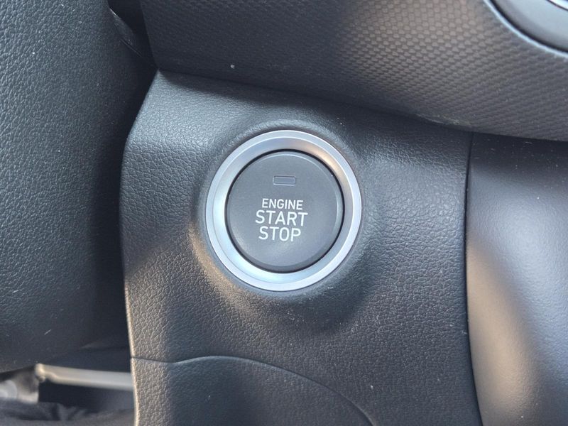 Used 2022 Hyundai Kona Limited DCT FWD