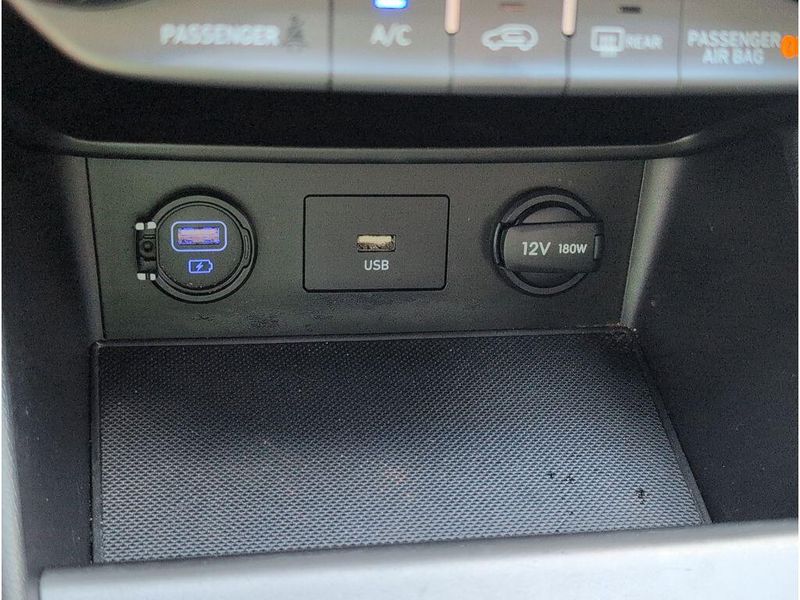 Used 2022 Hyundai Kona SELImage 17