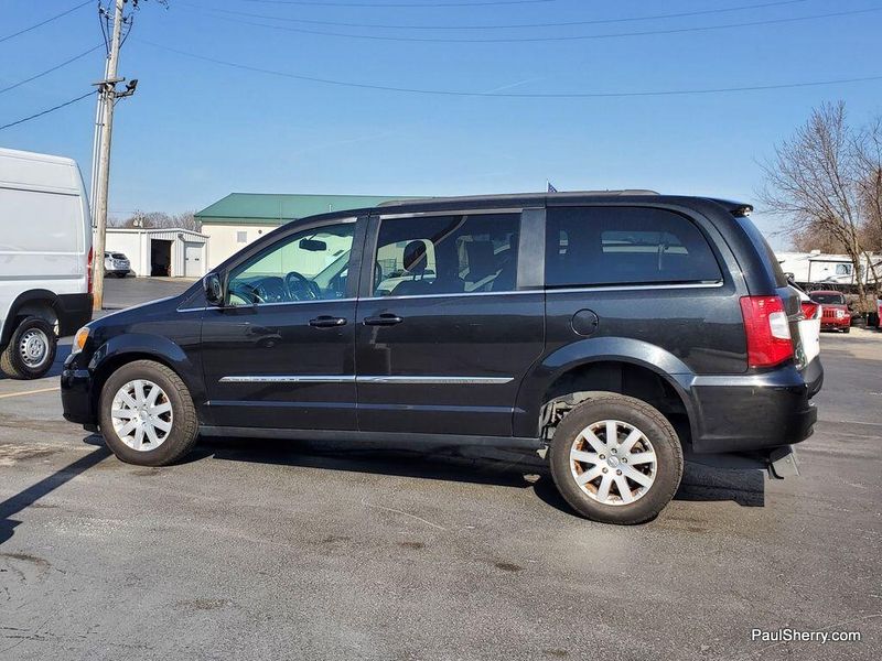 2015 Chrysler Town & Country TouringImage 8