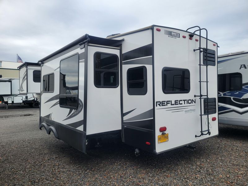 Used 2021 GRAND DESIGN M-320MKS Image 4