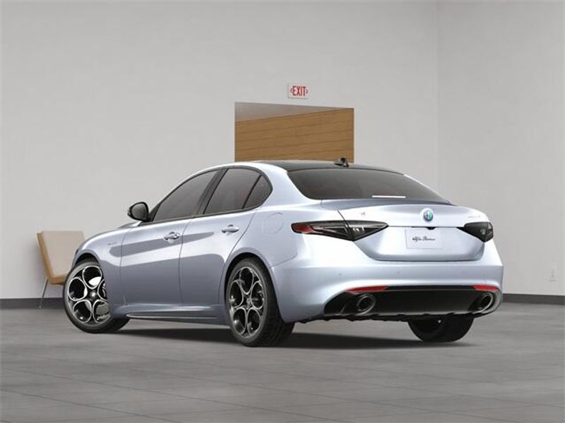 2025 Alfa Romeo Giulia photo 4