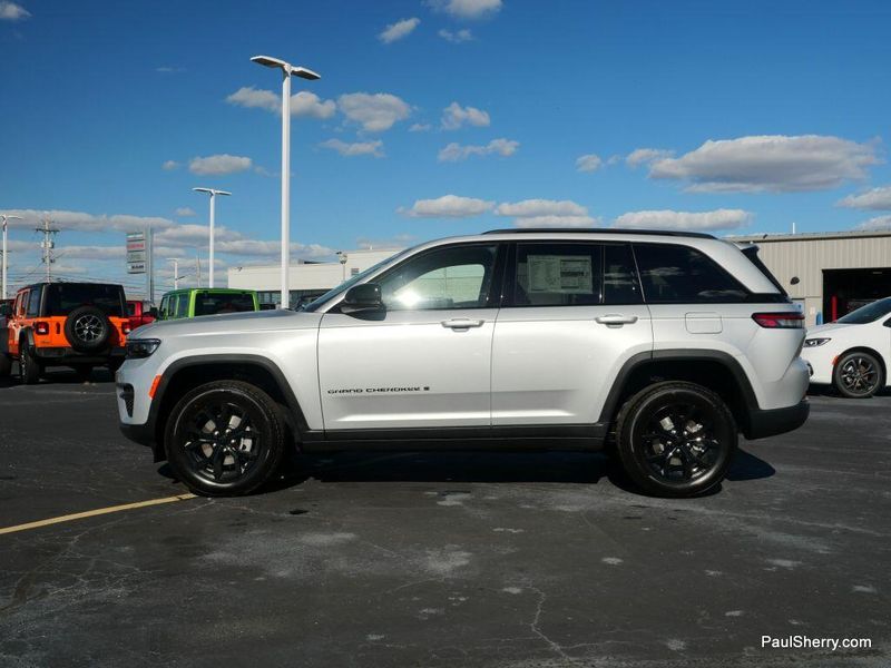 New 2025 Jeep Grand Cherokee Altitude X 4x4