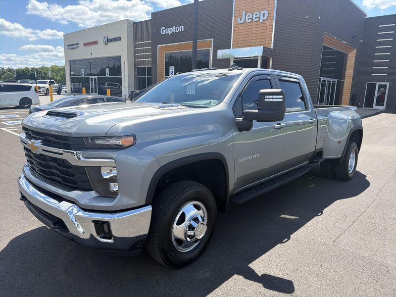 Used 2024 Chevrolet Silverado 3500HD LTImage 2