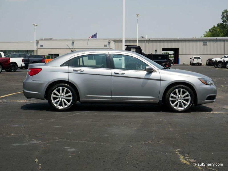 2013 Chrysler 200 Limited SImage 9