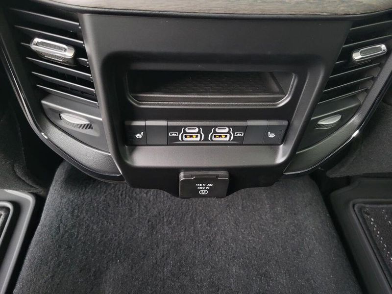 2025 RAM 3500 Limited Crew Cab 4x4 8