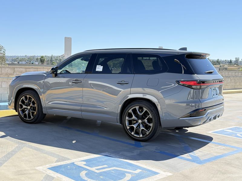 New 2026 Lexus TX 500h F SPORT Performance PremiumImage 9