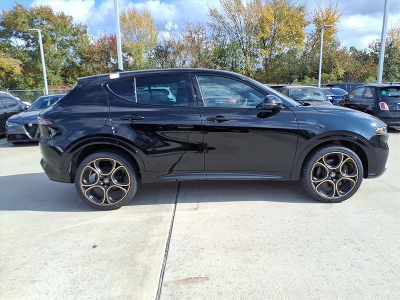 New 2025 Alfa Romeo Tonale IntensaImage 5