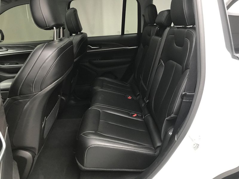 Used 2023 Jeep Grand Cherokee LimitedImage 12