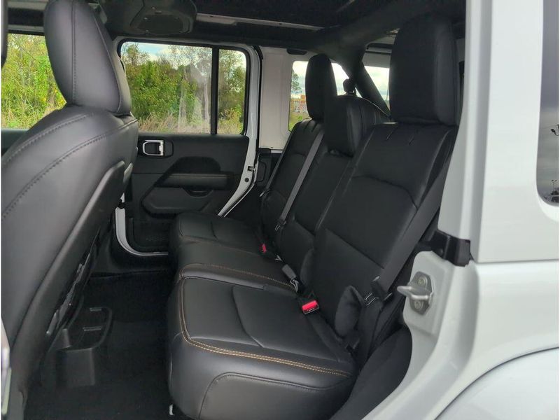 New 2026 Jeep Wrangler 4-door SaharaImage 32