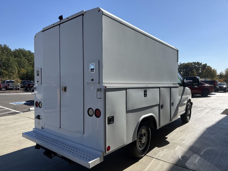 Used 2017 Chevrolet Express Cutaway Image 6
