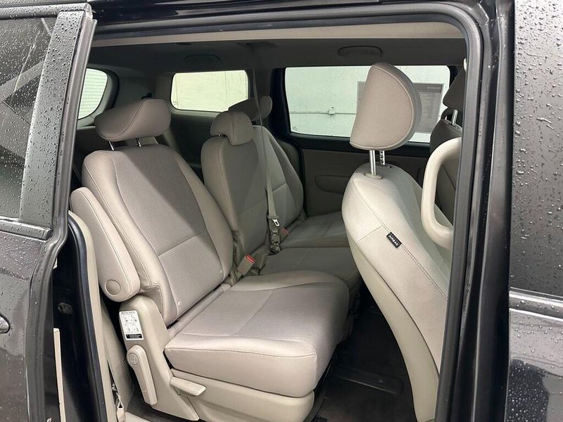 2021 Kia Sedona LXImage 25