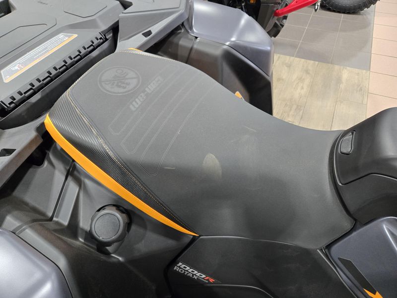 New 2025 Can-Am OUTLANDER XTP 1000R MINERAL GREY AND ORANGE CRUSH Image 12