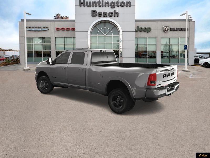 2025 RAM 3500 Laramie Crew Cab 4x4 DuallyImage 4