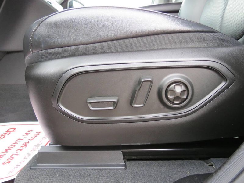 Used 2023 Jeep Grand Cherokee L Limited 4x4 4dr SUVImage 8