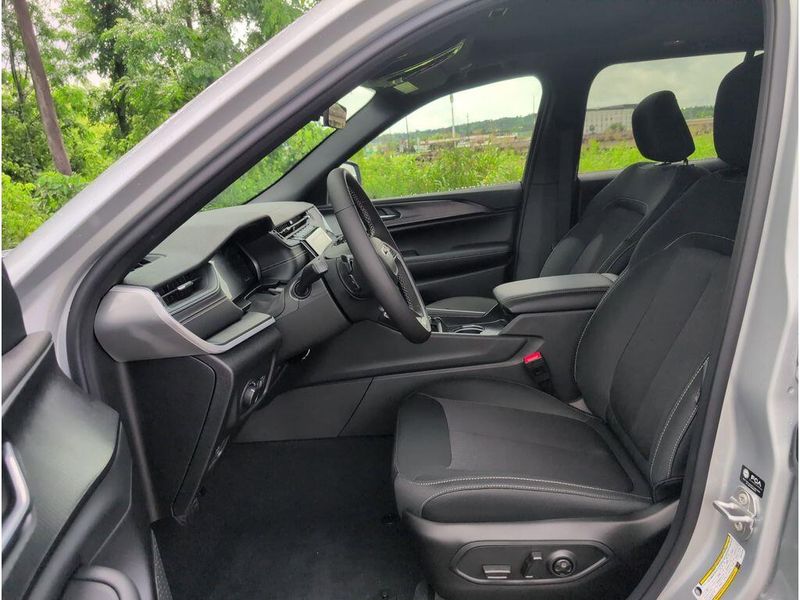 New 2025 Jeep Grand Cherokee Laredo X 4x2Image 10