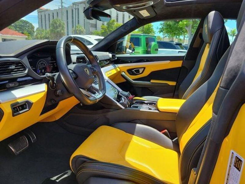 2019 Lamborghini Urus photo 15