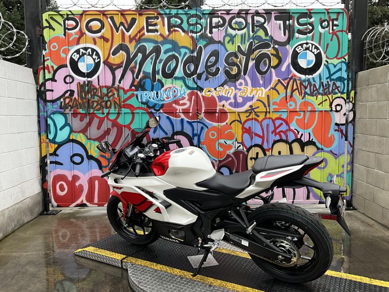 New 2026 Yamaha YZF-R3 ABS 70th Anniversary Edition Image 7