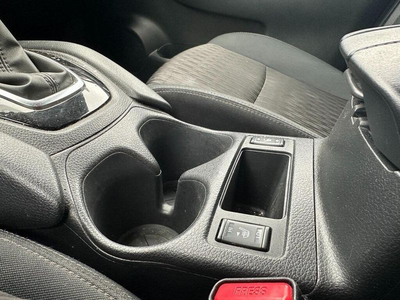 2018 Nissan Rogue SVImage 6