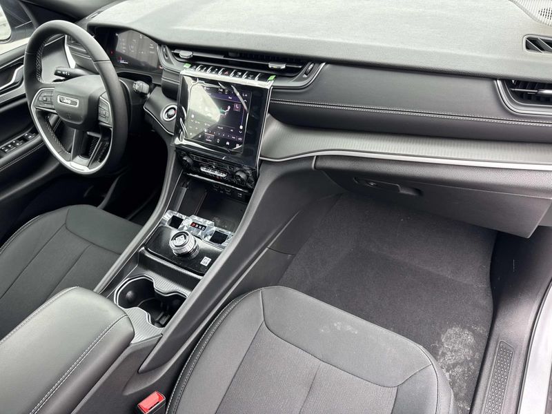 New 2026 Jeep Grand Cherokee L Laredo X 4x2