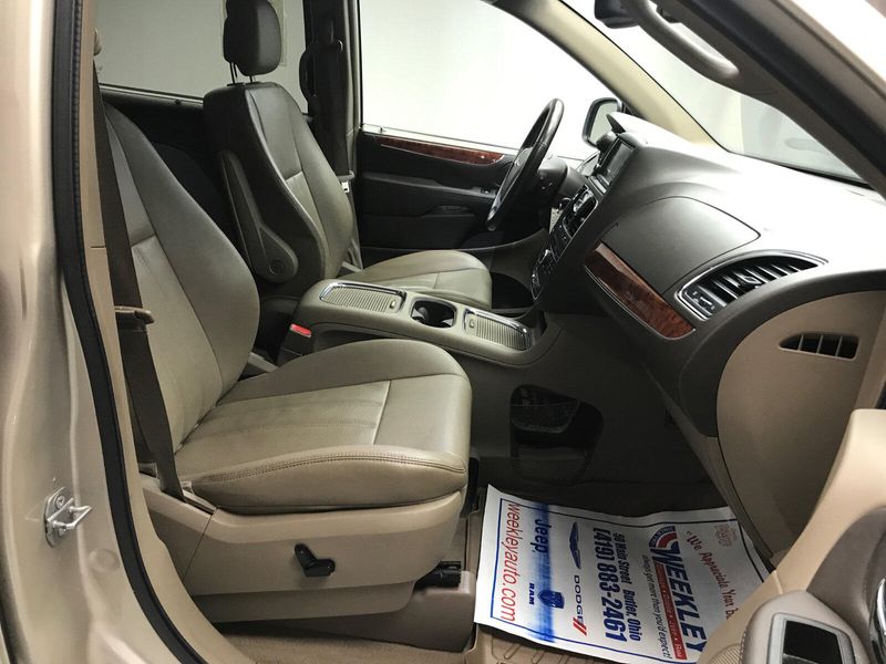 2015 Chrysler Town & Country Touring-LImage 21