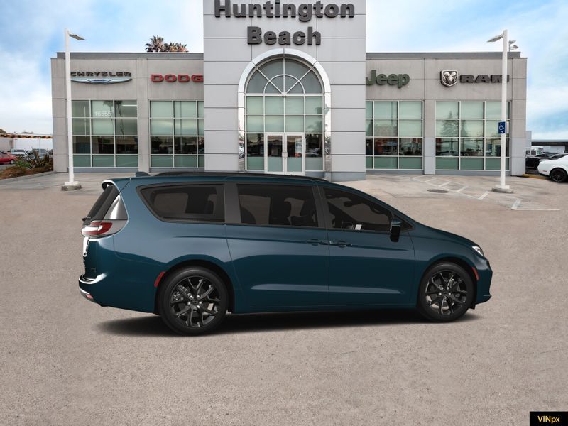 2023 Chrysler Pacifica Limited AWDImage 15