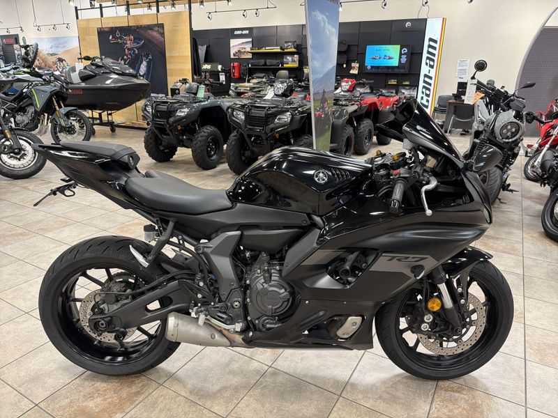 Used 2025 Yamaha YZF-R7 CA Image 10