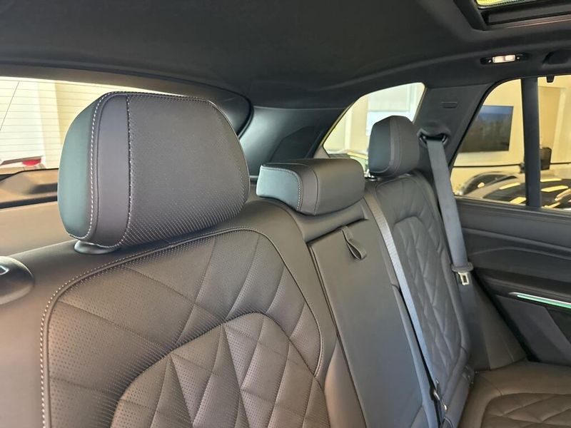 2025 BMW X5 xDrive40i M PACKAGE