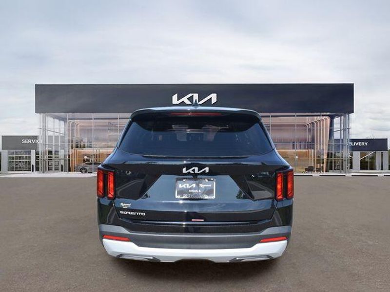 New 2026 Kia Sorento LXImage 5