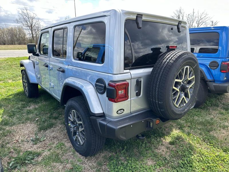 2024 Jeep Wrangler 4-door SaharaImage 9