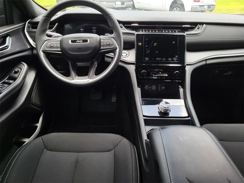 2025 Jeep Grand Cherokee LaredoImage 31
