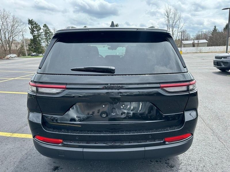 2025 Jeep Grand Cherokee Altitude X 4x4Image 9