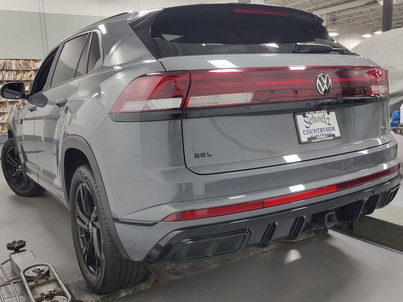 Used 2025 Volkswagen Atlas Cross Sport SEL R-Line Black AWD w/Sunroof/NavImage 11