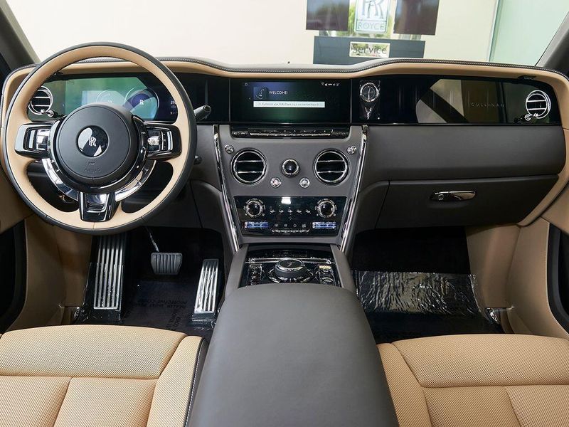 New 2027 Rolls-Royce Cullinan Image 4