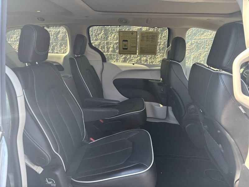 2023 Chrysler Pacifica Limited photo 26