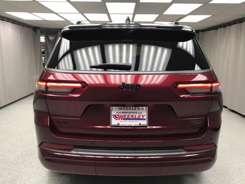 New 2026 Jeep Grand Cherokee L Summit 4x4Image 12