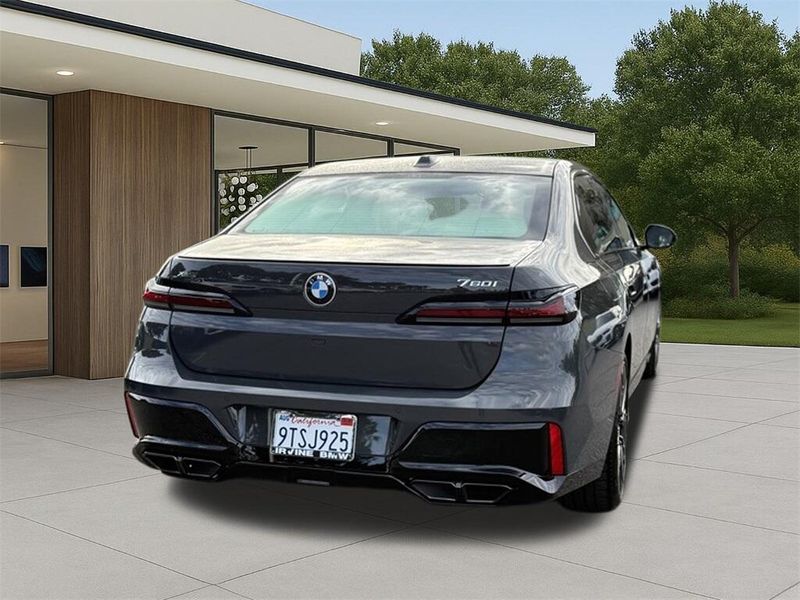 Used 2025 BMW 7 Series 760i xDriveImage 9