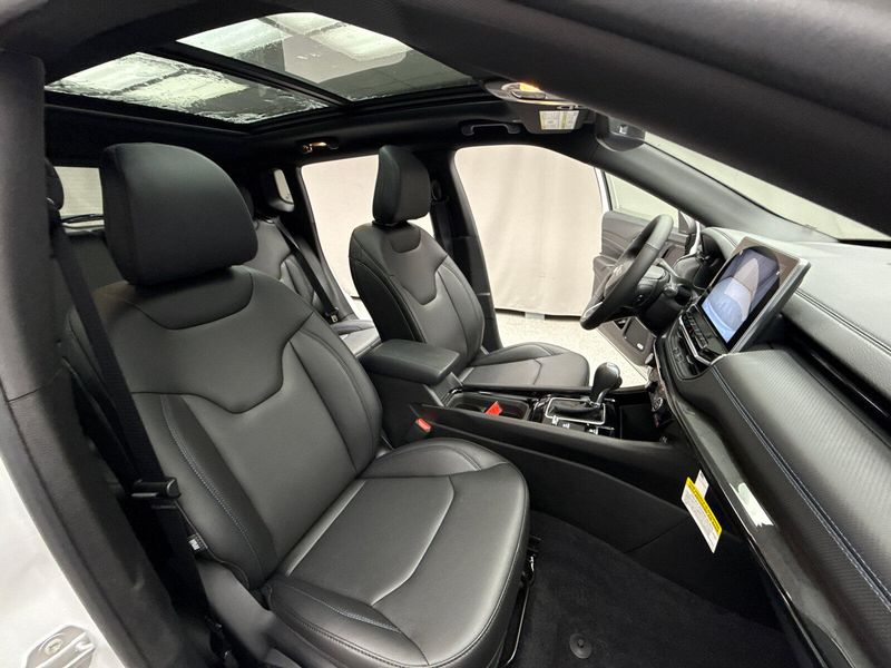 New 2025 Jeep Compass Limited 4x4Image 21
