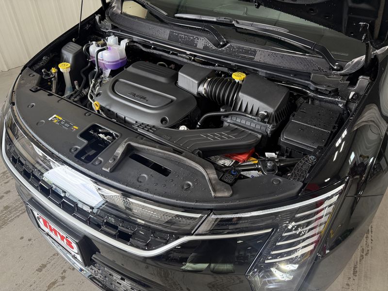 New 2027 Chrysler Pacifica SelectImage 15