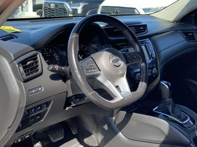Used 2017 Nissan Rogue SVImage 15