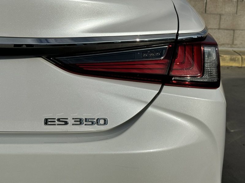 2021 Lexus ES 350Image 12