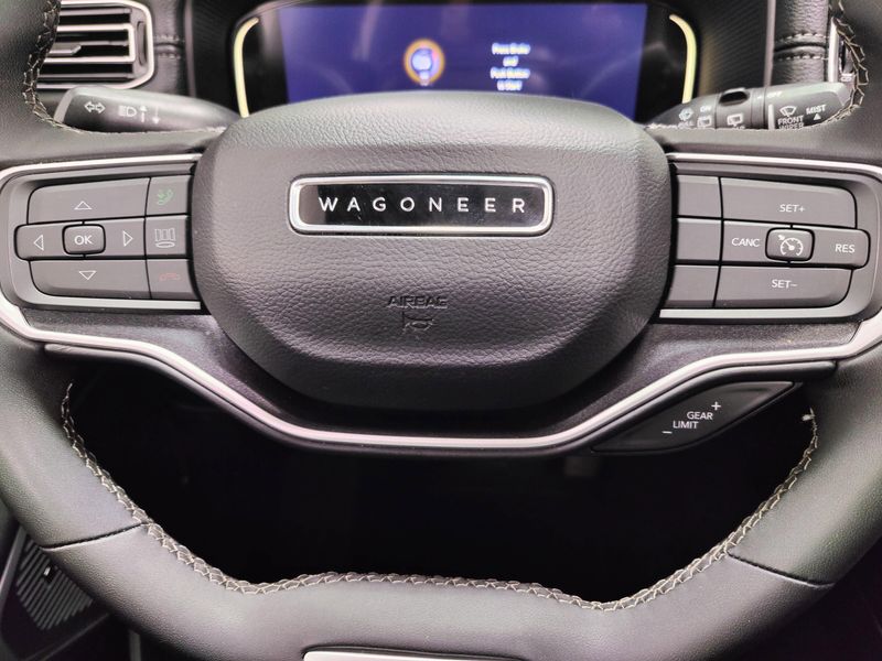 2023 Jeep Wagoneer 5.7L V6 4X4 w/Sunroof & NavImage 32