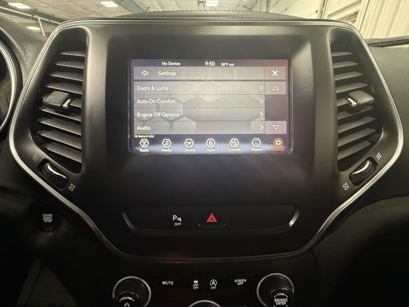 Used 2020 Jeep Cherokee AltitudeImage 37