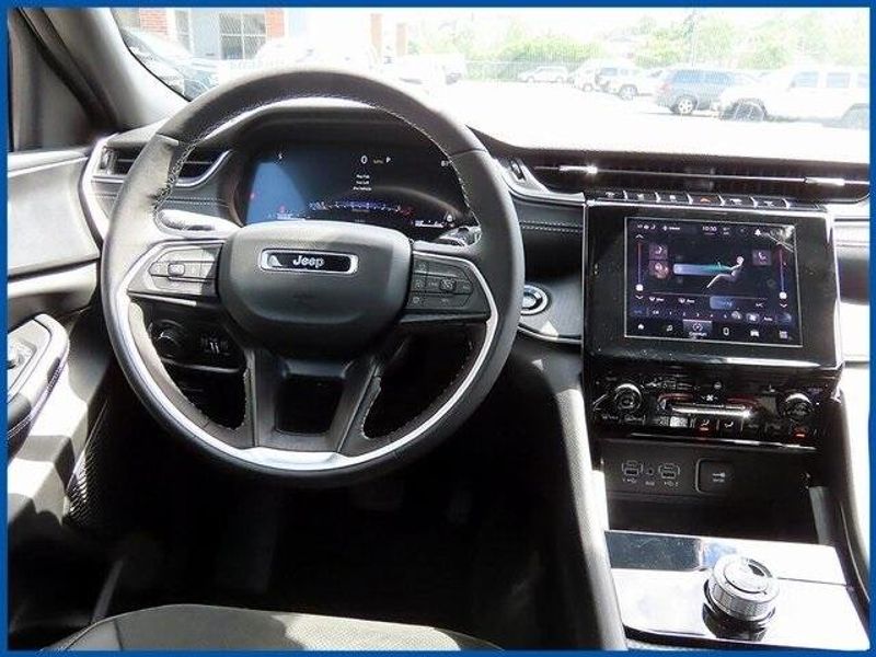 New 2025 Jeep Grand Cherokee Altitude XImage 11