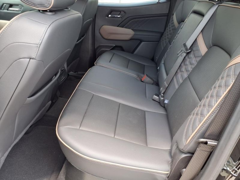 Used 2024 GMC Canyon DenaliImage 8