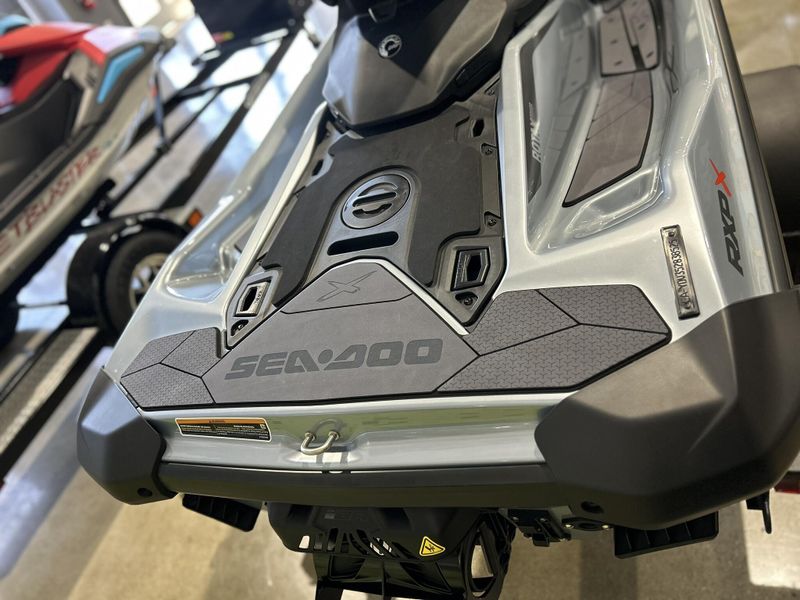 2025 Sea-Doo RXP-X 325 (SOUND SYSTEM) Image 19