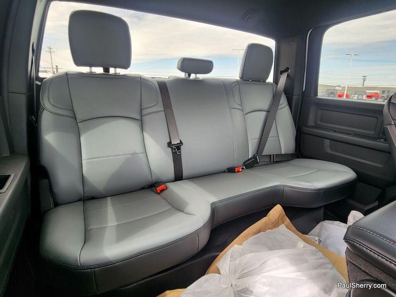 2024 RAM 5500 Tradesman Chassis Crew Cab 4x4 84